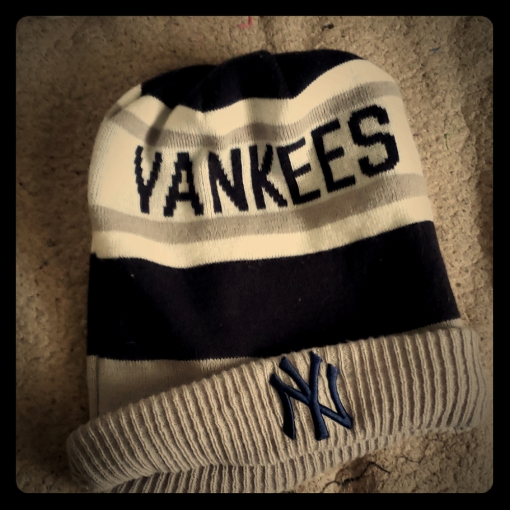 Vintage Yankees New Era winter beanie cap